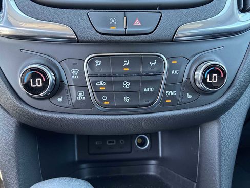 Used 2024 Chevrolet Equinox LT AWD/4WD image 15