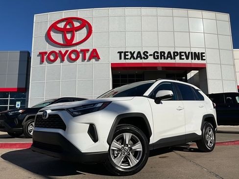 Used 2025 Toyota RAV4 XLE image 2