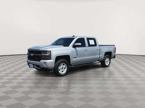 Used 2018 Chevrolet Silverado 1500 LT w/ Texas Edition AWD/4WD image 4
