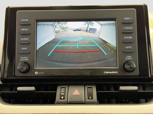 Used 2022 Toyota RAV4 XLE Premium image 33