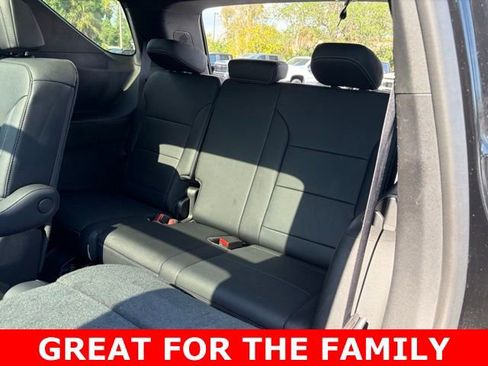 Used 2025 Chevrolet Traverse LT w/ Sun and Wheel Package FWD image 16