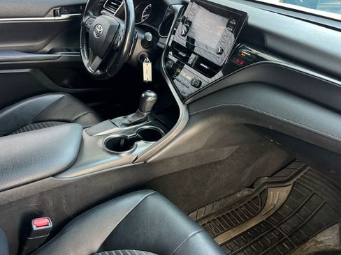 Used 2021 Toyota Camry SE FWD image 17