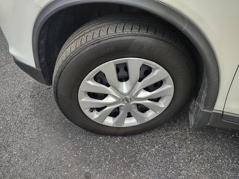 Used 2020 Nissan Rogue S image 36