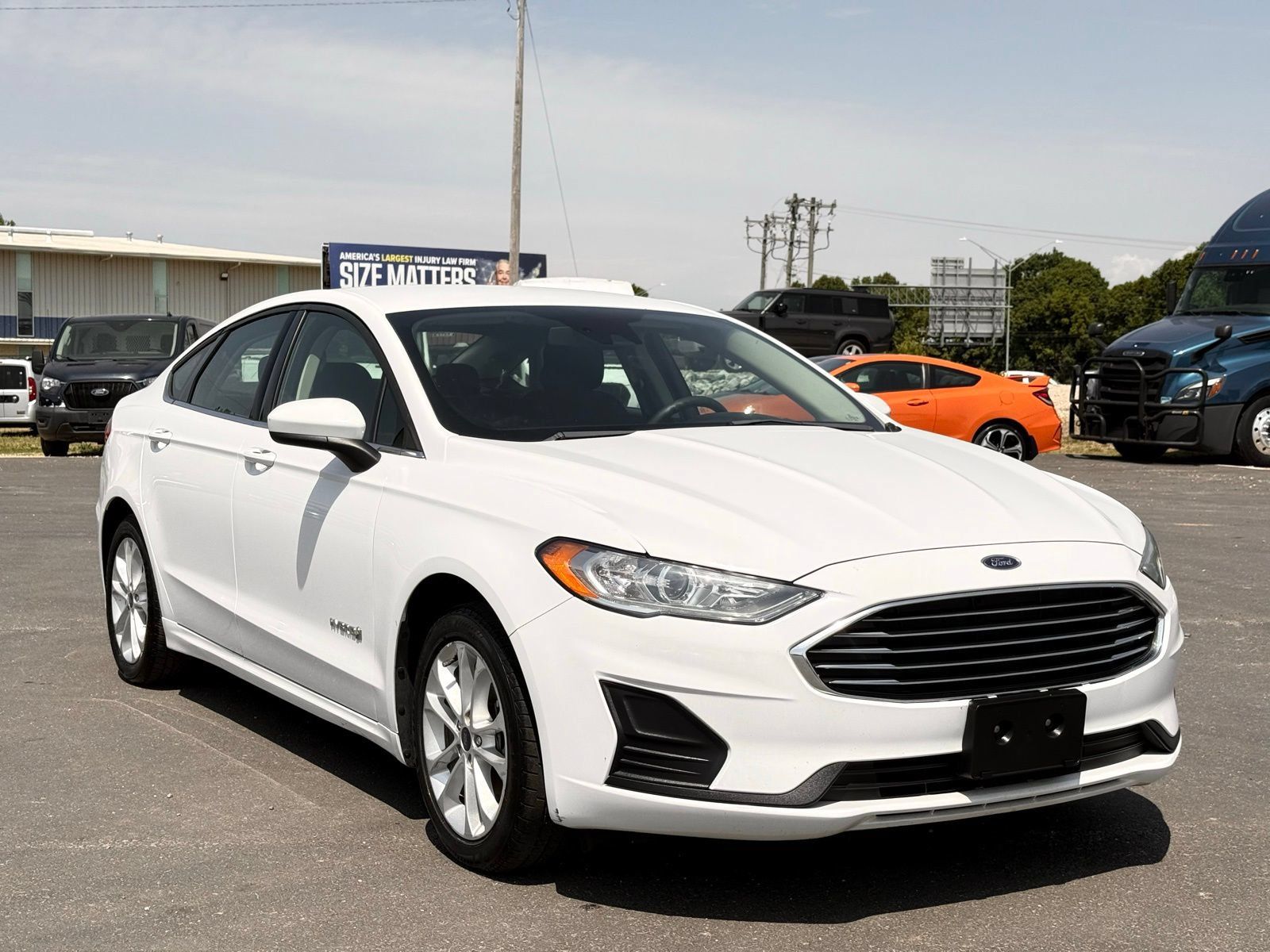 Used 2019 Ford Fusion SE FWD image 4