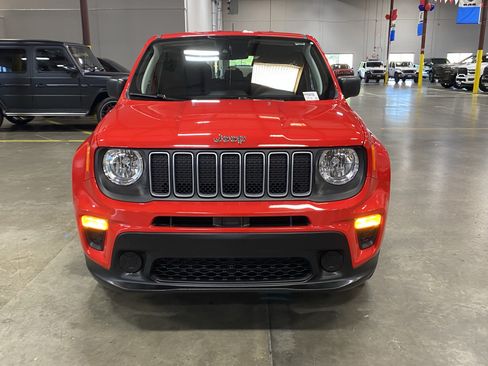 Used 2023 Jeep Renegade Latitude AWD/4WD image 8