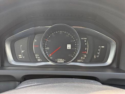 Used 2017 Volvo S60 T5 Inscription Platinum image 11