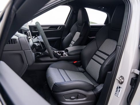 New 2026 Porsche Cayenne Coupe image 5