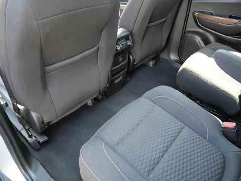 Used 2019 GMC Acadia SLE w/ GMC Pro Grade Package AWD/4WD image 21