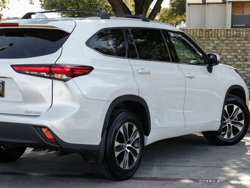Used 2022 Toyota Highlander XLE image 18