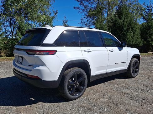 New 2025 Jeep Grand Cherokee Limited image 4
