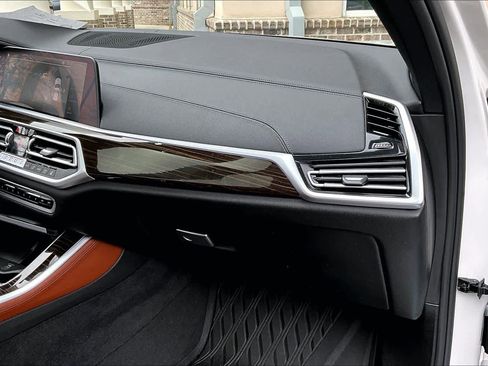 Used 2021 BMW X5 xDrive40i w/ M Sport Package image 19