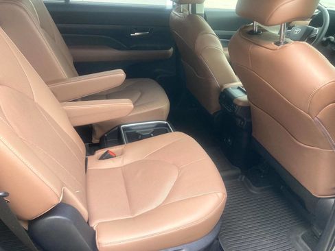 Used 2025 Toyota Grand Highlander AWD image 13