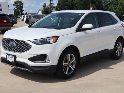 Used 2024 Ford Edge SEL w/ Convenience Package AWD/4WD image 2