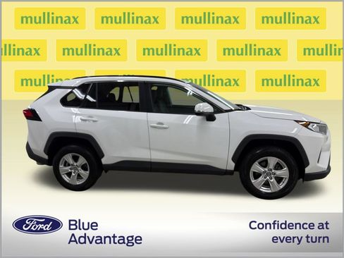Used 2019 Toyota RAV4 XLE FWD image 2