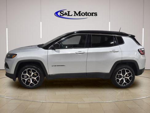 Used 2025 Jeep Compass Limited AWD/4WD image 4