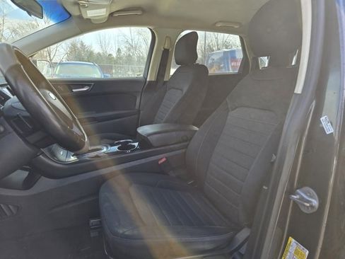Used 2017 Ford Edge SE image 10