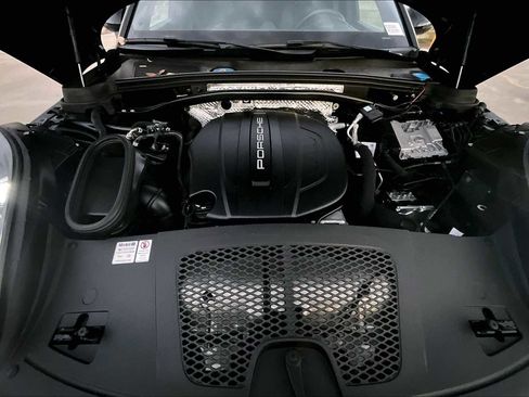Used 2021 Porsche Macan image 64