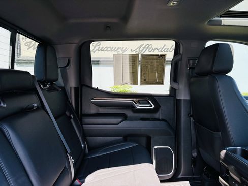 Used 2022 Chevrolet Silverado 1500 LT Trail Boss w/ LT Trail Boss Premium Package image 37