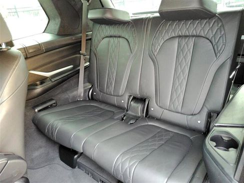 Used 2020 BMW X7 M50i image 16