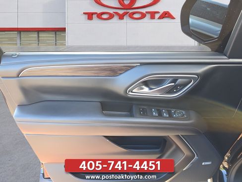 Used 2022 Chevrolet Suburban Z71 w/ Luxury Package AWD/4WD image 13