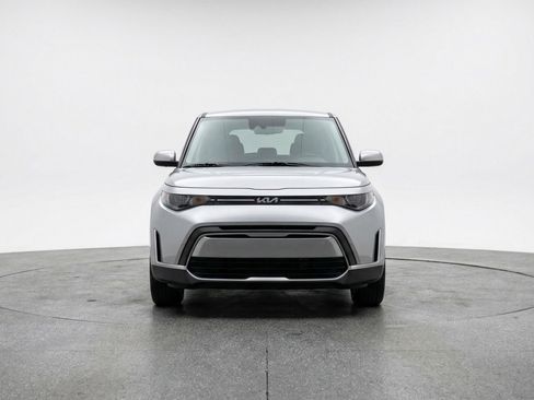 Used 2025 Kia Soul LX w/ LX Technology Package FWD image 2
