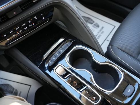 Used 2023 Buick Envision Essence image 26