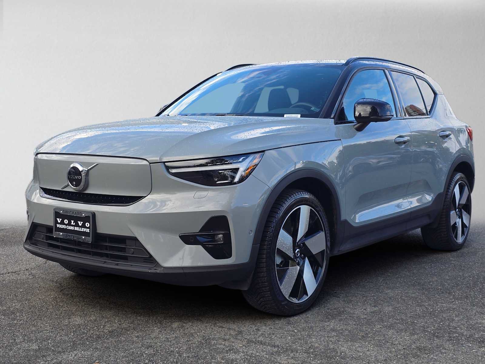 Certified 2024 Volvo XC40 Recharge Ultimate w/ Protection Package Premier AWD/4WD image 8