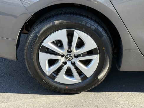 Used 2016 Toyota Prius Three image 13