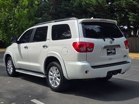 Used 2017 Toyota Sequoia Platinum RWD image 4