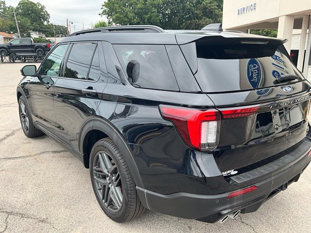 Used 2025 Ford Explorer ST AWD/4WD image 9