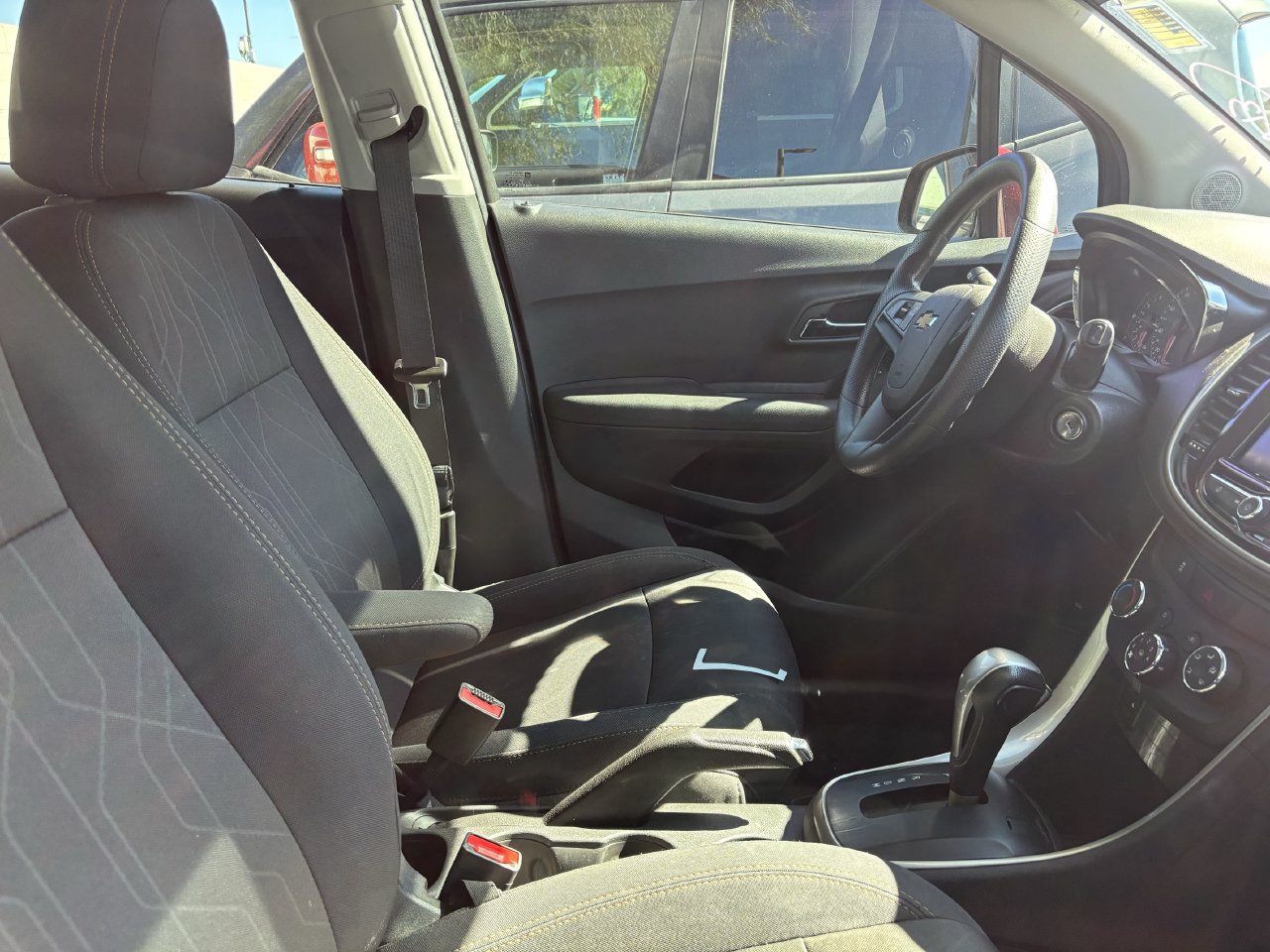 Used 2020 Chevrolet Trax LT FWD image 7