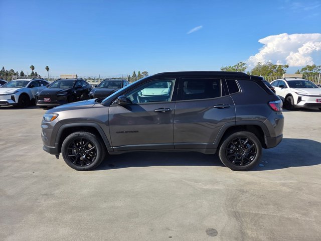 Used 2023 Jeep Compass Latitude AWD/4WD image 8