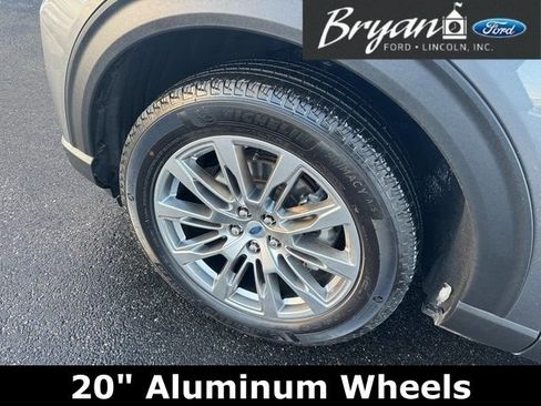 Used 2025 Ford Explorer Active w/ Active Comfort Package image 9