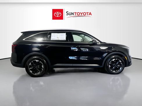 Used 2024 Kia Sorento S FWD image 2