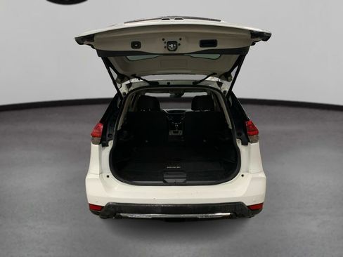 Used 2019 Nissan Rogue SV image 11