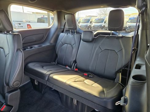 New 2026 Chrysler Pacifica Select FWD image 26