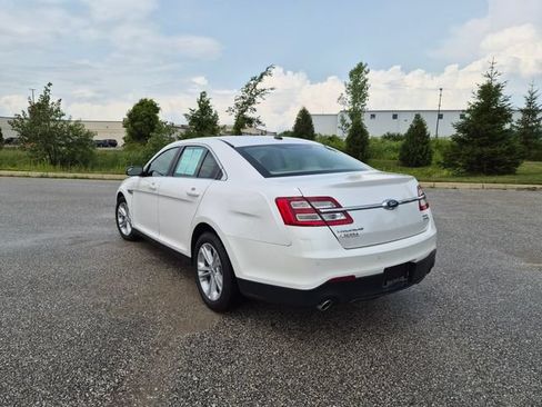 Used 2018 Ford Taurus SEL w/ Equipment Group 201A AWD/4WD image 8