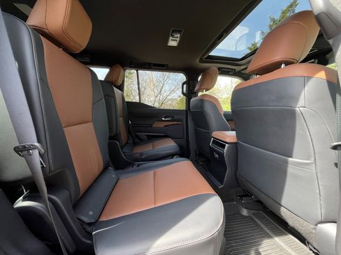 Used 2025 Lexus GX 550 Premium+ w/ Accessory Package (2T) image 10