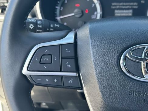 Used 2024 Toyota Highlander XSE FWD image 13