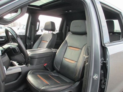 Certified 2022 GMC Sierra 1500 AT4 w/ AT4 Premium Package image 18