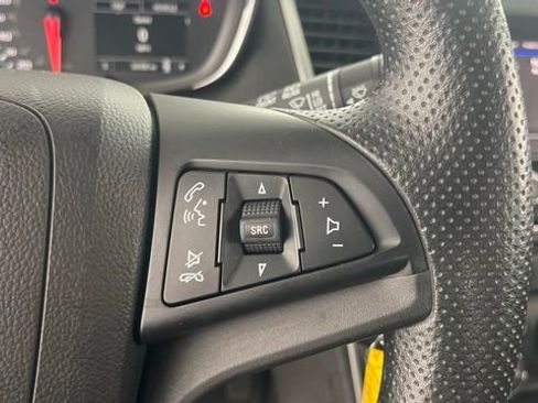 Used 2020 Chevrolet Trax LS image 37