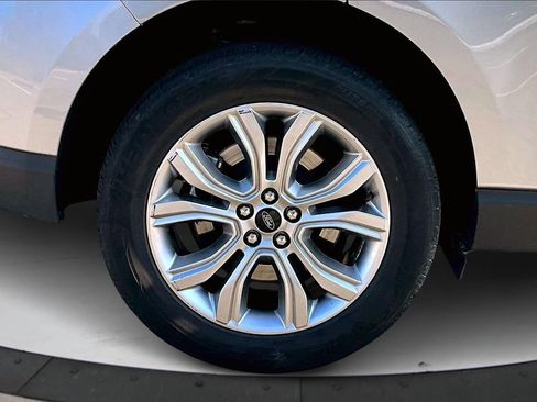 Used 2024 Ford Edge Titanium image 35