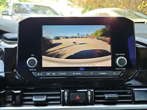 Used 2025 Nissan Pathfinder SV FWD image 18