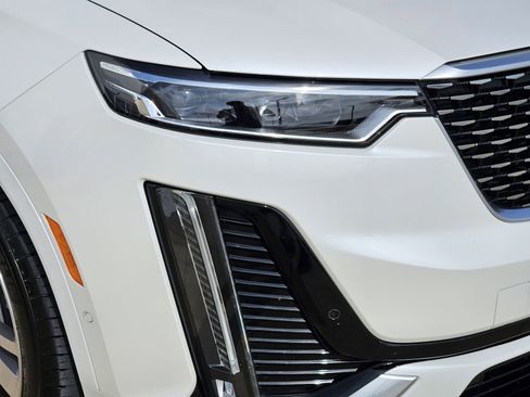 Certified 2023 Cadillac XT6 Premium Luxury w/ Platinum Package image 9