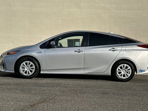 Used 2021 Toyota Prius Prime XLE image 7