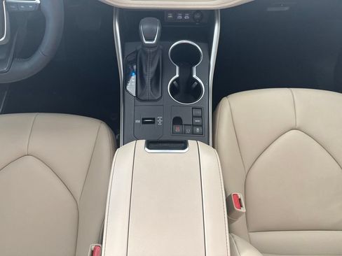 Used 2023 Toyota Highlander XLE FWD image 22