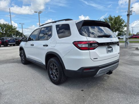 Used 2023 Honda Pilot TrailSport image 4