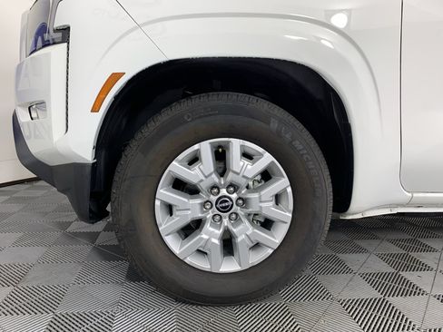 Used 2022 Nissan Frontier SV w/ Technology Package RWD image 9