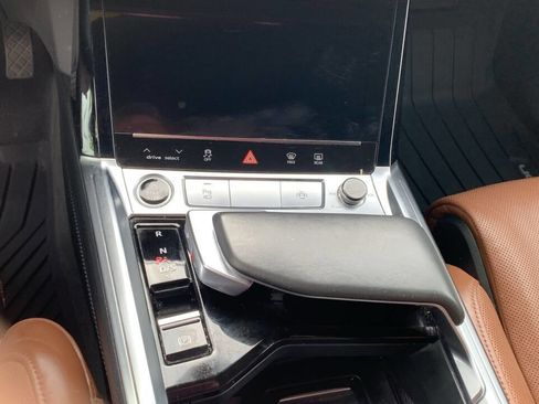 Used 2021 Audi e-tron Prestige w/ Prestige Package AWD/4WD image 35
