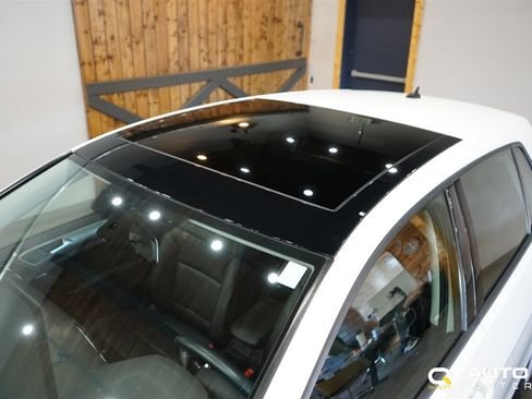 Used 2017 Volkswagen Golf SE image 9